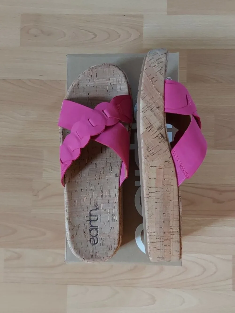 Earth Women's Scotti Slip-On Platform Wedge Sandals - Size 9 - Like New